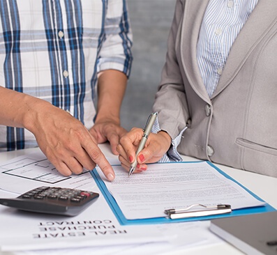 realtor-signing-.jpg realtor-signing-.jpg